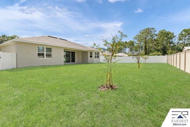 Building Photo - FULLY FENCED, LIKE NEW 3/2/2 IN DESIRABLE PINE GROVE