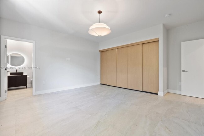 Building Photo - 550 S Shore Dr