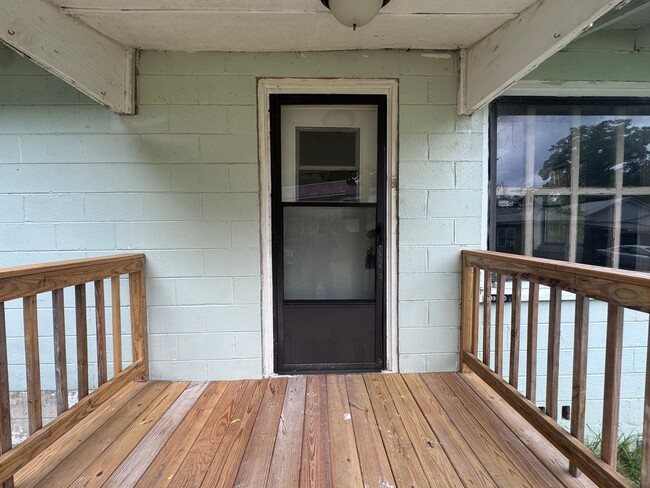 Building Photo - Housing Voucher accepted