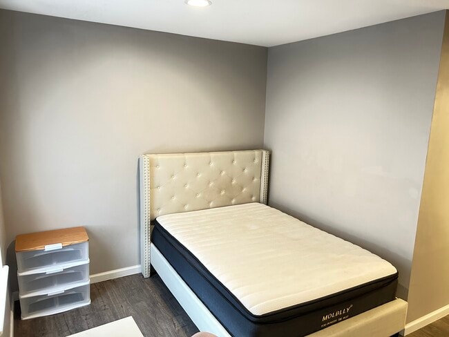 Building Photo - 3845 Fairmount Ave