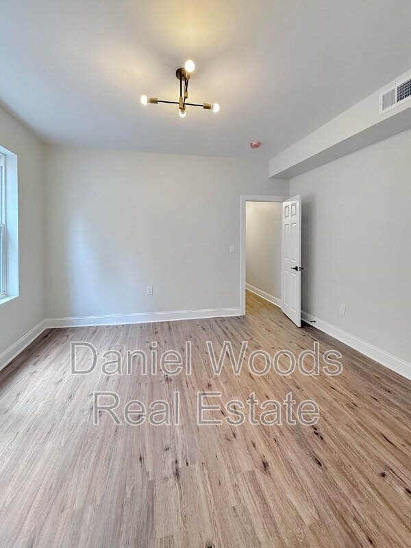 Building Photo - 4813 Chestnut St