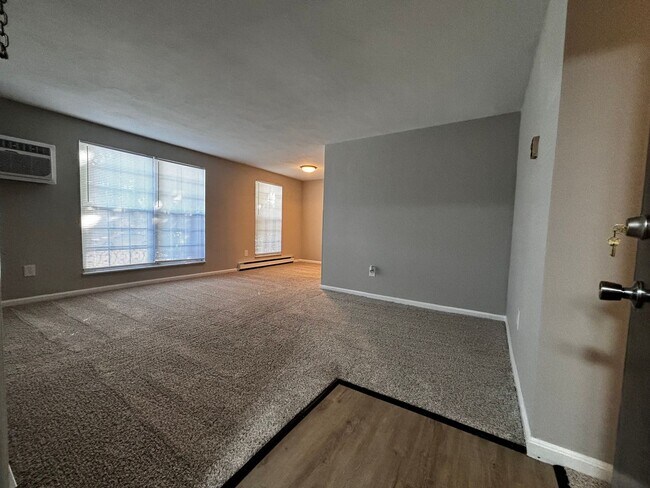 Building Photo - Charming 2 bedroom- 1bath  apartment with washer dryer hook-up