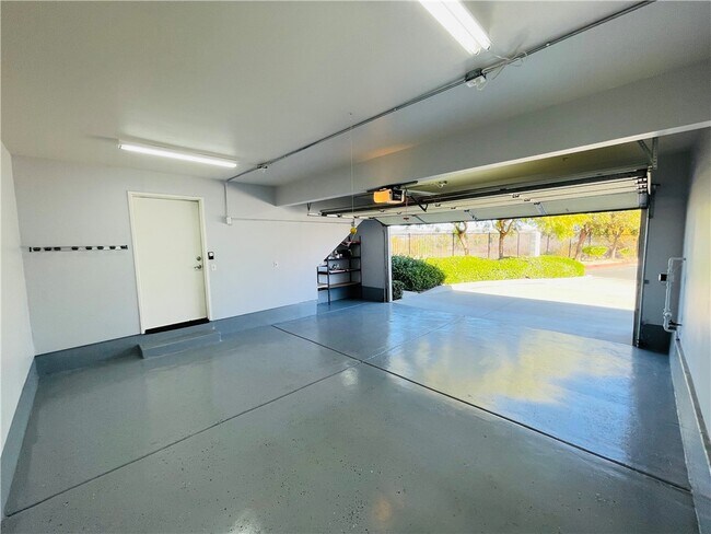 Building Photo - 5040 Codorniz Way