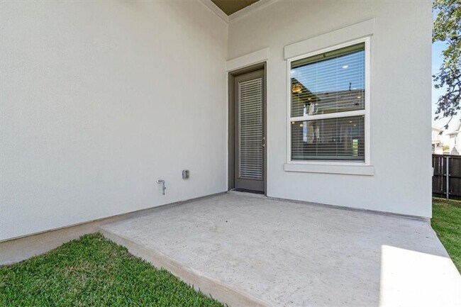 Building Photo - 600 C-Bar Ranch Trl
