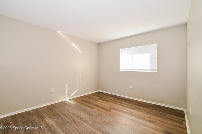 Building Photo - 2000 Burning Tree Dr