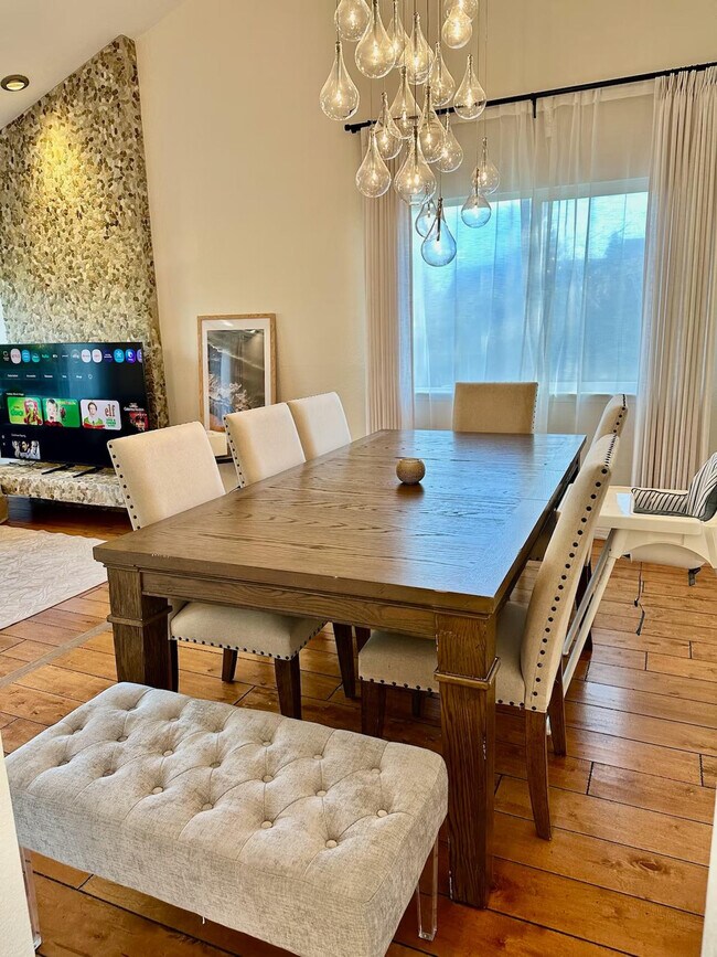 Building Photo - 6505 Skyfarm Dr