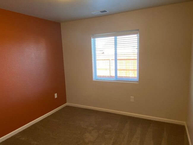 Building Photo - Charming Fallon 3 bedroom with RV Acess