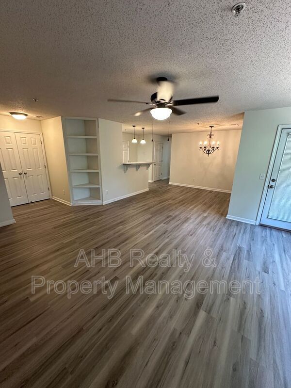 Building Photo - 3475 Forestdale Dr