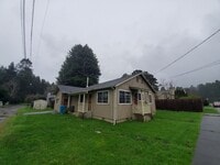 Building Photo - 4-Bedroom home located close to the Eureka...