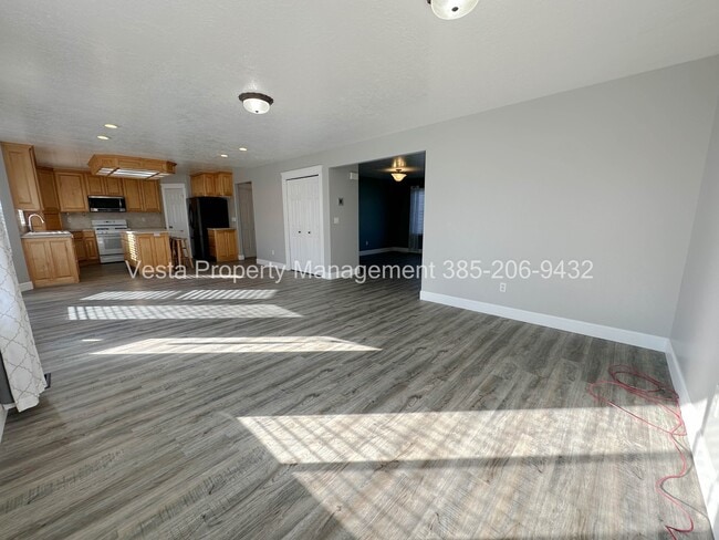 Building Photo - 1526 N 2530 W