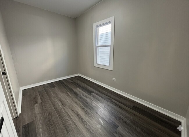 Building Photo - 4332 S Hermitage Ave