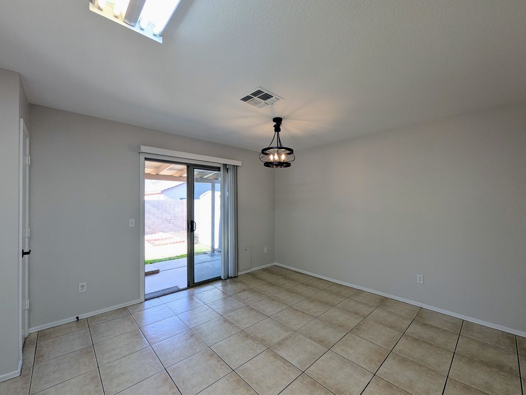 Building Photo - 3008 W Running Deer Trl