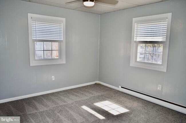 Building Photo - 415 Aspen St