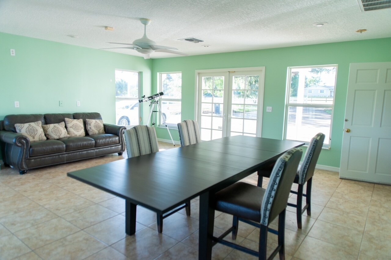 Building Photo - 315 Lazy Acres Ln