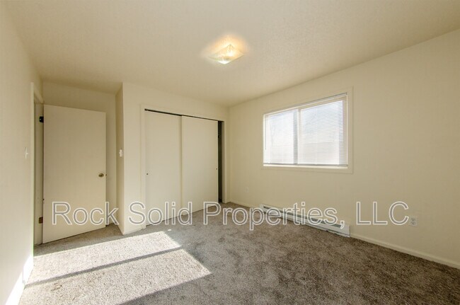 Building Photo - 1825 Edgewater Ave