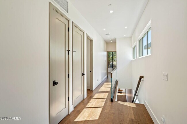 Building Photo - 6916 E 2nd St