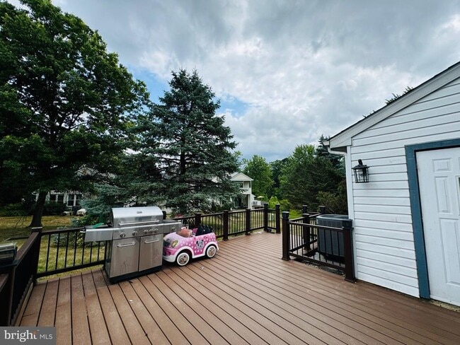 Building Photo - 137 Krista Ct