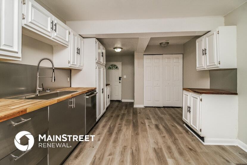 Building Photo - 1335 E 3rd Ave