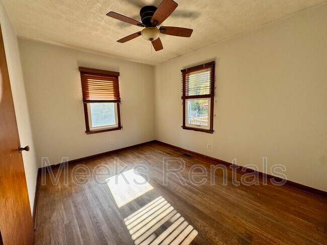 Building Photo - 1987 McVeigh Ave