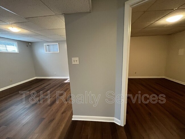 Building Photo - 6827 Antelope Dr