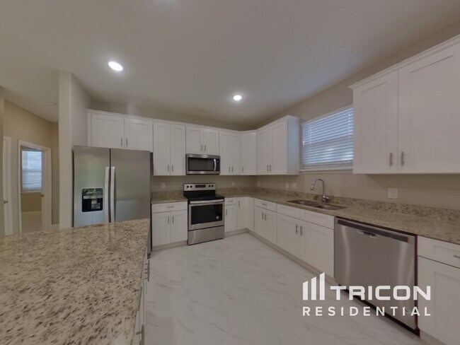 Building Photo - 719 4th Ave N