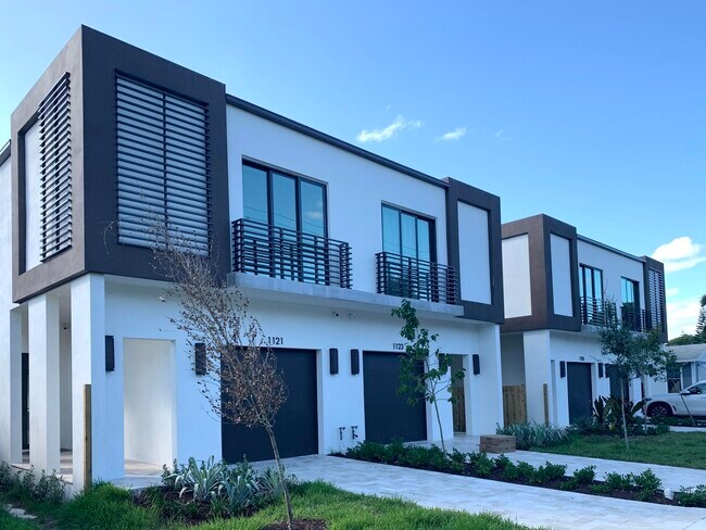 Building Photo - 1125 NE 17th Ave