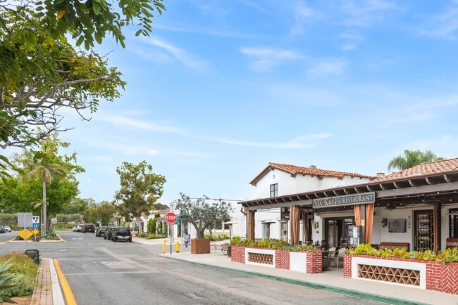 Building Photo - 6106-6108 Paseo Delicias