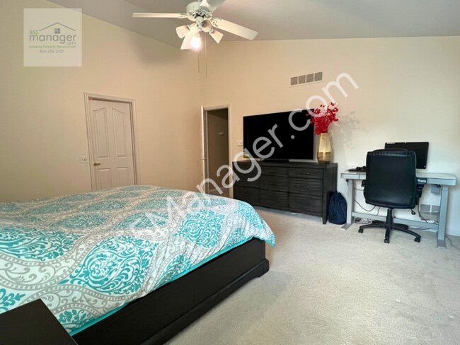 Building Photo - Spacious 4BR Home in Lake Orion Schools – ...