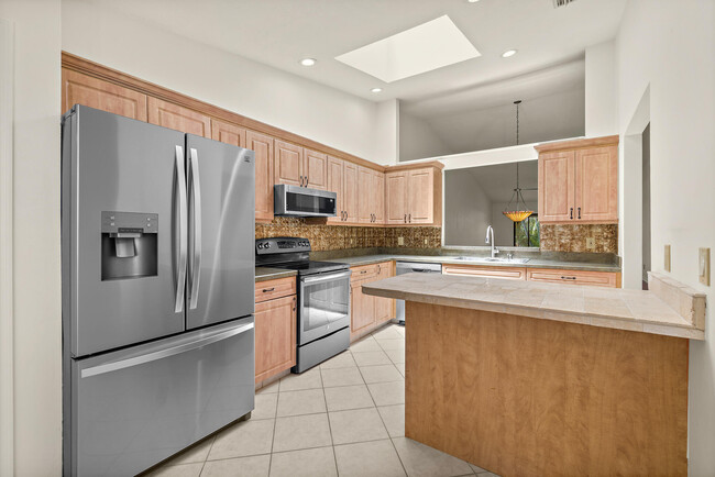 Building Photo - 604 Parkside Pl