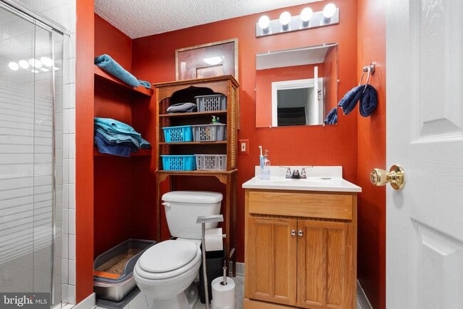 Building Photo - 520 Kingdom Ct