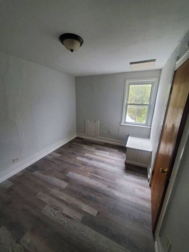 Building Photo - Charming 3-Bedroom Property in Prime Locat...