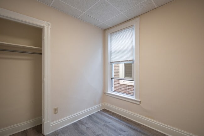 Building Photo - 629 4th Ave
