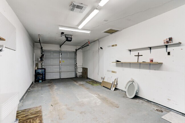 Building Photo - 4449 Shady Lake Dr