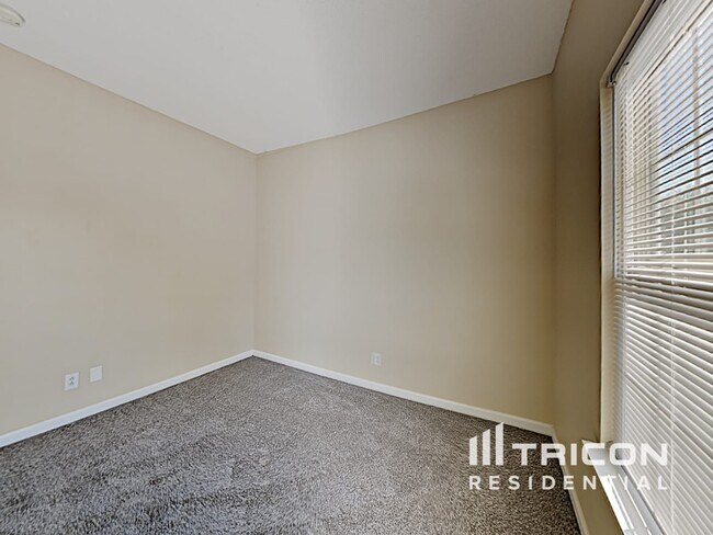 Building Photo - 9897 Lakefield Ln
