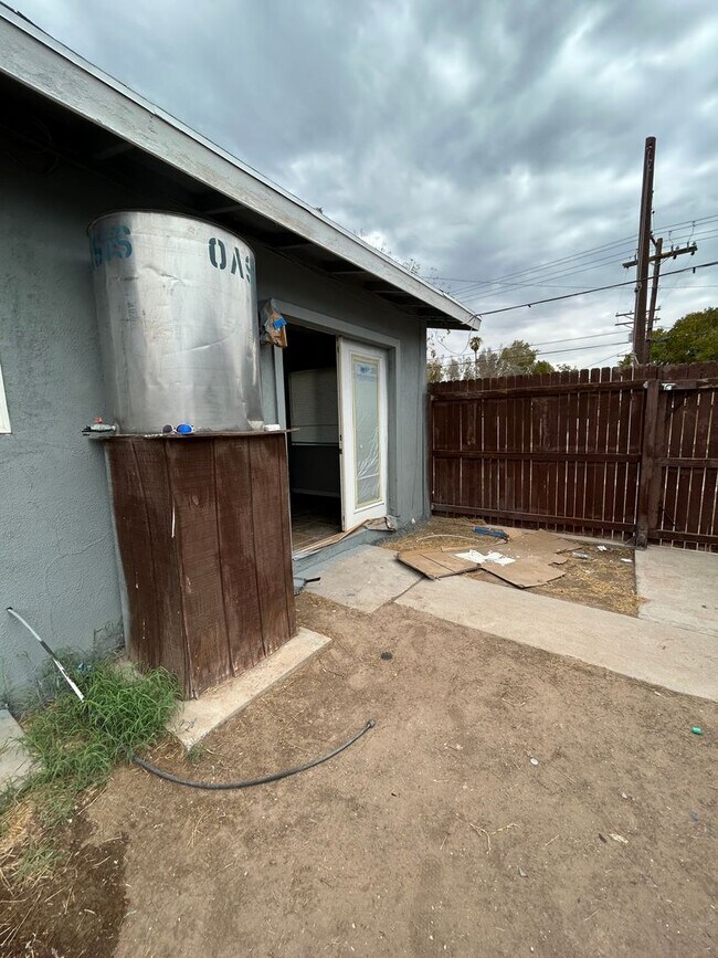 Building Photo - Newly remodeled house in Brawley