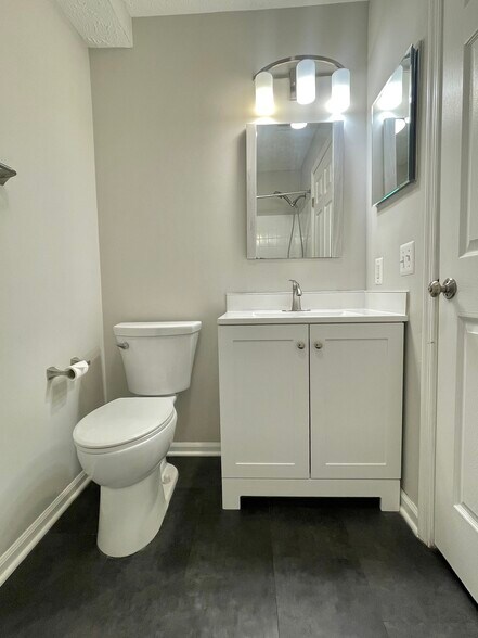 Building Photo - 13107 Briarcliff Ter