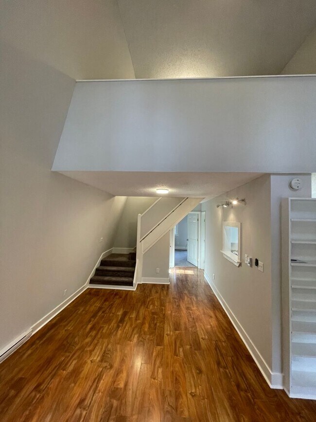Building Photo - Fairview Rental!