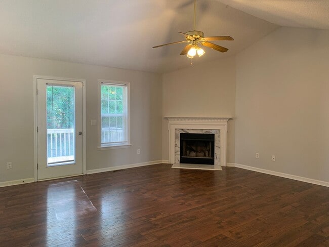 Building Photo - Clayton Ranch, 3 Bedrooms, Large Yard, App...