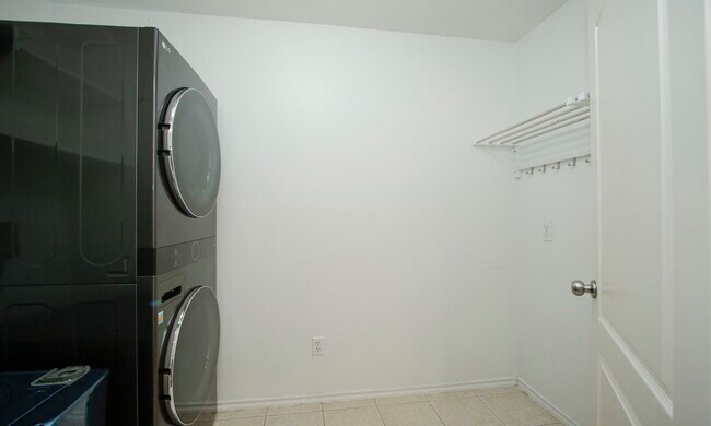 Building Photo - 10314 Cliff Haven Ct
