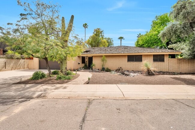 Building Photo - TEMPE GOLF COURSE HOME in SHALIMAR NEIGHBO...