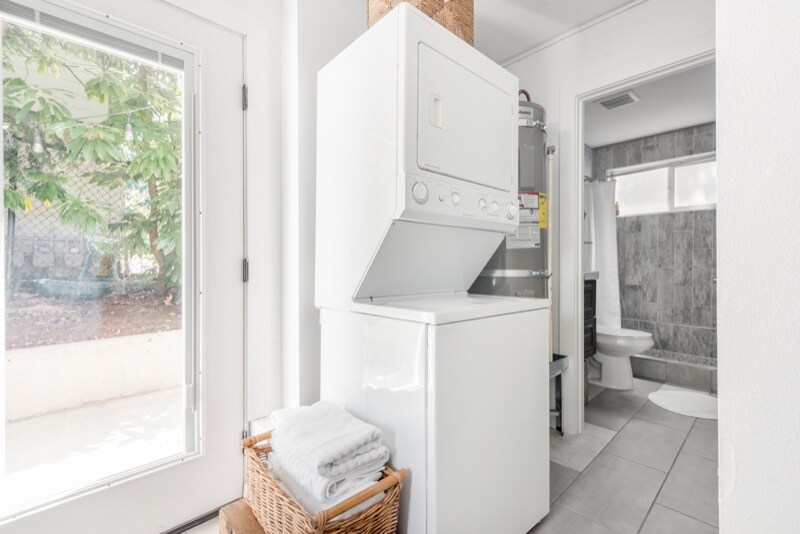 Building Photo - 6824 N Catlin Ave