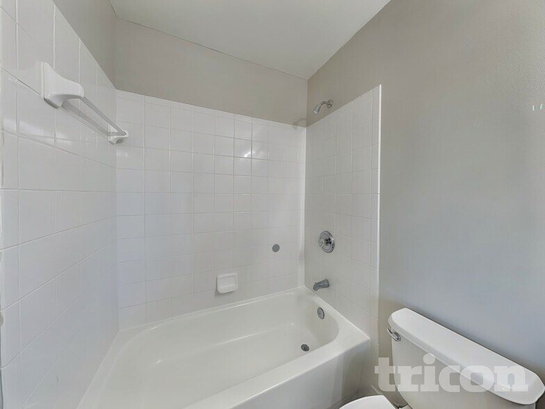 Building Photo - 1524 Montauk Point