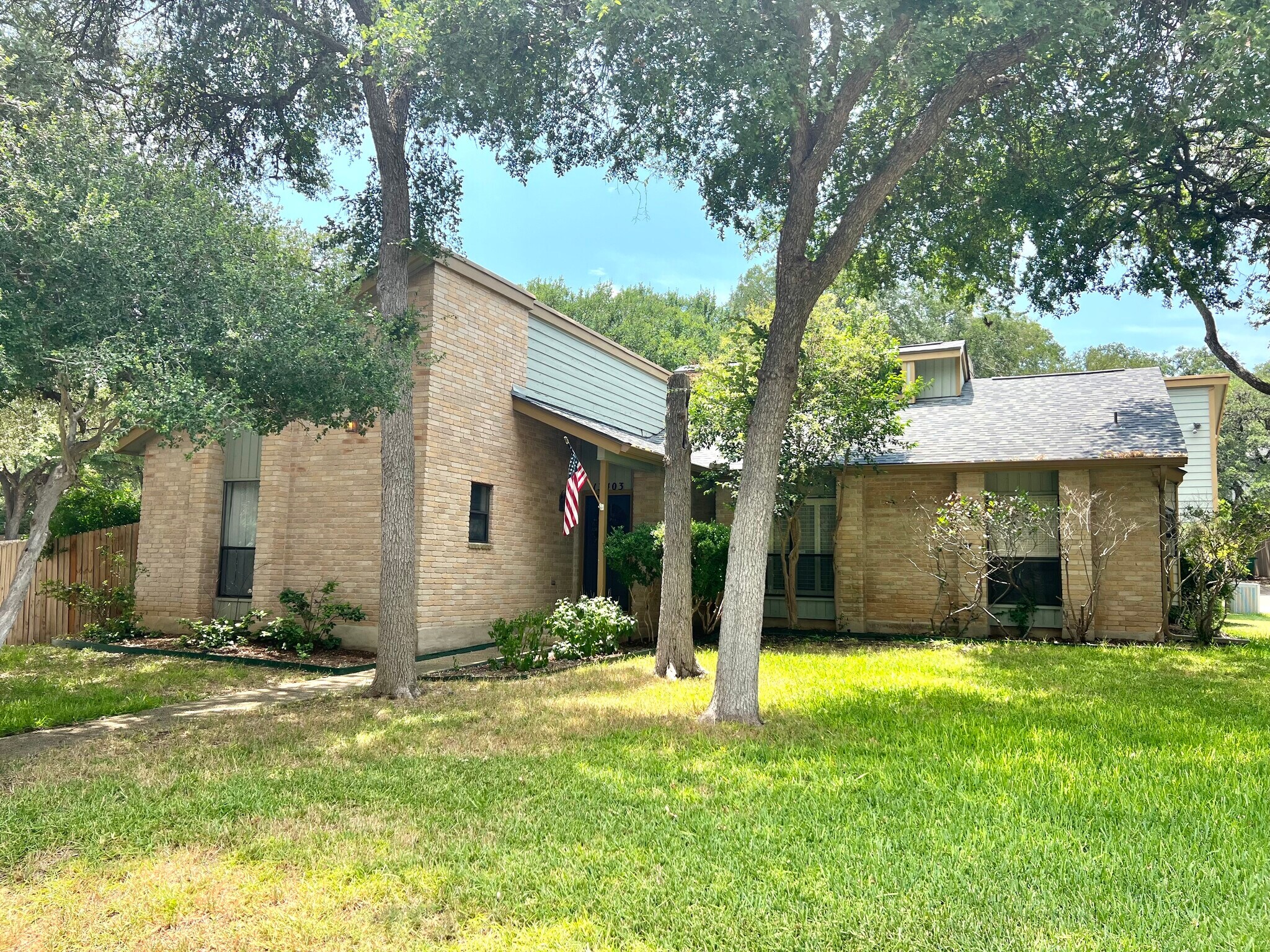 Building Photo - 13403 La Vista Dr