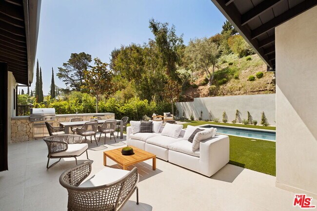 Building Photo - 8628 Edwin Dr