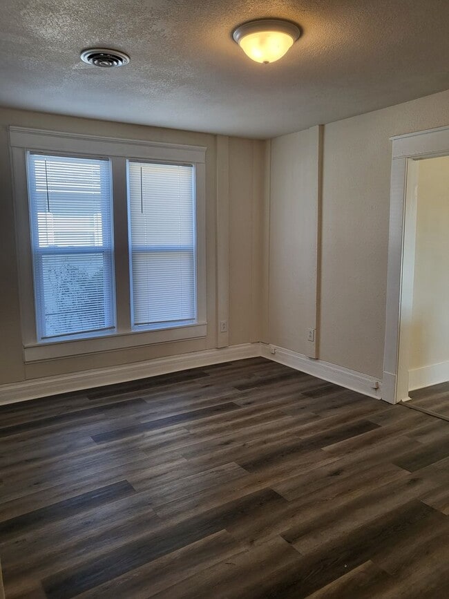 Building Photo - Full remodel on this beauty!