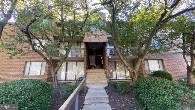 Building Photo - 8717 Hayshed Ln