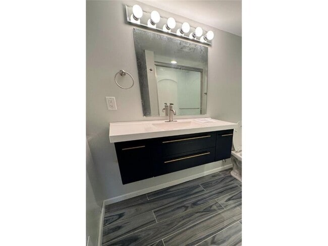 Building Photo - 6115 Colfax Ln S