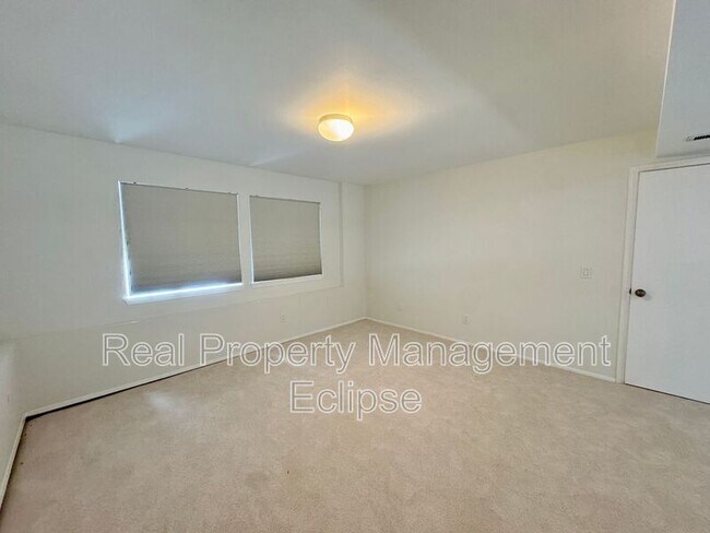 Building Photo - 7126 NE 165th Pl