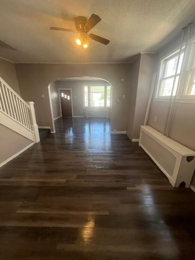 Building Photo - 4 Bedroom 1.5 Bath