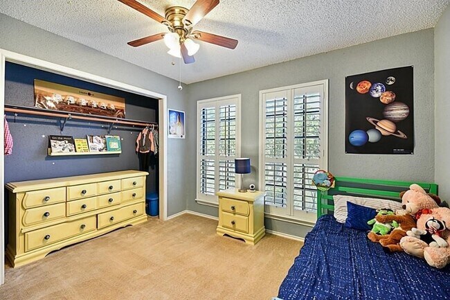 Building Photo - 1038 St John Dr